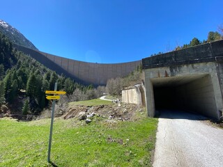 Staudamm Stausee Schlegeisspeicher nahe Mayrhofen Tux in den Tuxer Alpen Tirol Zillertal bei...