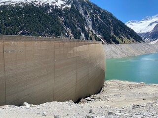 Staudamm Stausee Schlegeisspeicher nahe Mayrhofen Tux in den Tuxer Alpen Tirol Zillertal bei...