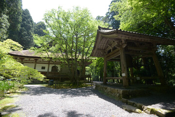 Obraz premium 百済寺 本堂と鐘楼 滋賀県東近江市