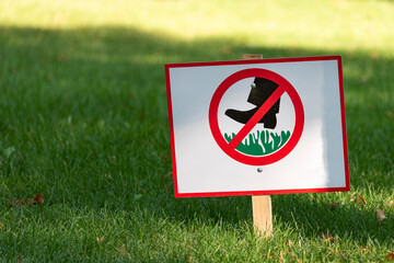Prohibition sign Do not walk on lawns. Do not step on grass. Sign prohibiting walking on the grass.