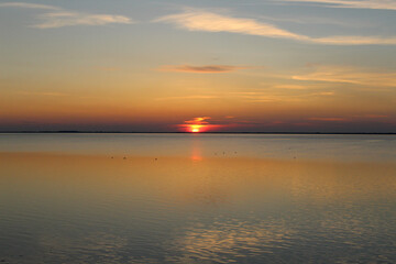 Obraz premium Wadden Sea: Sunset over Langeoog Island with rising tide