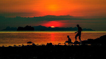 Fototapeta premium silhouette of a person on the beach