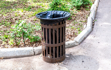 Obraz premium Garbage metal container for waste and trash