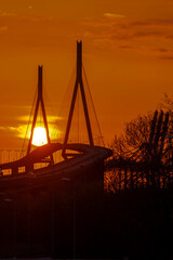 Köhlbrand Brücke im Sonnenuntergang