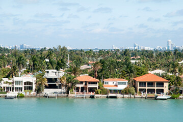 Fototapeta na wymiar Miami Residential Palm Island Houses