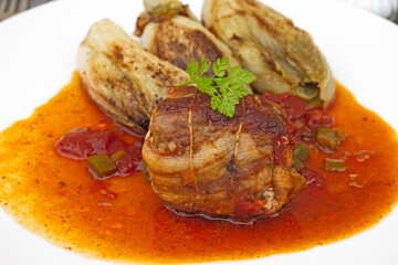 paupiette de boeuf et endives dans une assiette
