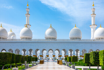 Fototapeta na wymiar Abu Dhabi, United Arab Emirates , the Sheick Zayed Grand Mosque seen from the outside