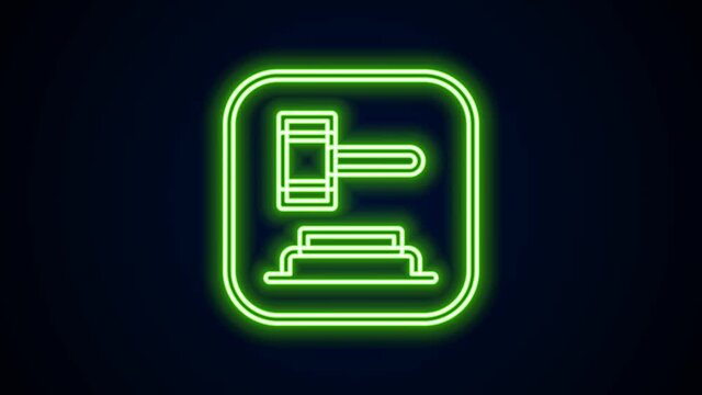 Glowing neon line Judge gavel icon isolated on black background. Gavel for adjudication of sentences and bills, court, justice. Auction hammer. 4K Video motion graphic animation