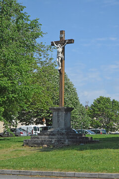 Christ en croix à Montredon-Labessonnié, Tarn, Occitanie,