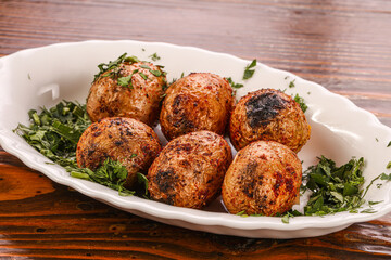 Potato barbecue served onion rings