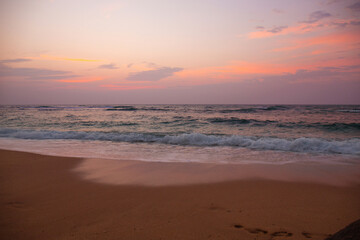 Fototapeta na wymiar Amazing pink sunset by a raging ocean
