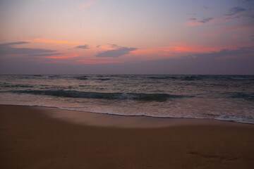Fototapeta na wymiar Beautiful sunset by the ocean