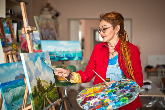 The artist paints an oil painting in her studio 2918.