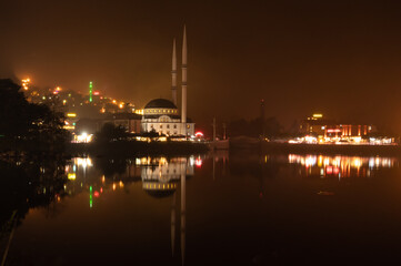 Fototapeta na wymiar Mosque at Uzungol lake at night