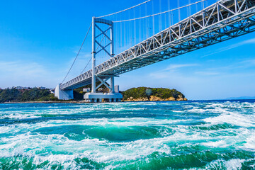青空と大鳴門橋
