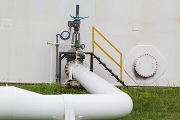Pipe and valve