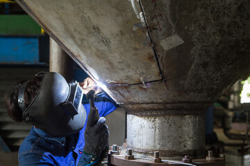 welding stainless tank silo © chitsanupong