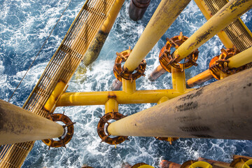 Offshore pipe drill yellow and gas