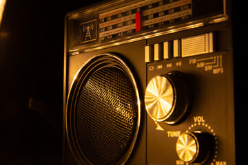 Fototapeta premium yellow vintage radio buttons speaker