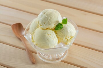 新鮮な牛乳から作られる甘くて美味しいアイスクリーム