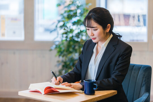 「勉学」の画像 - 2,234 件の Stock 写真、ベクターおよびビデオ | Adobe Stock