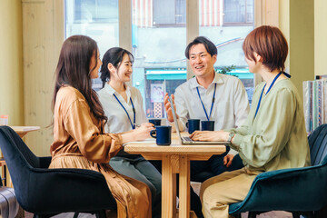 Obraz premium 打ち合わせする男女 