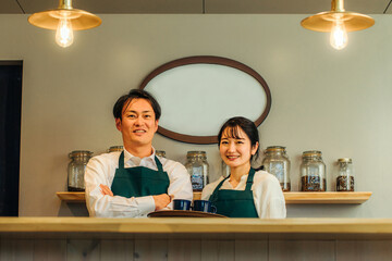 夫婦でカフェ経営
