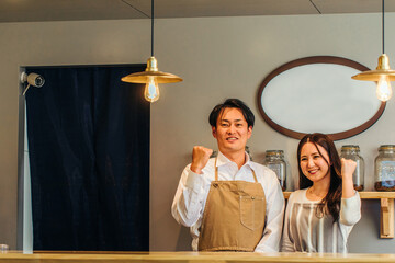 夫婦でカフェ経営
