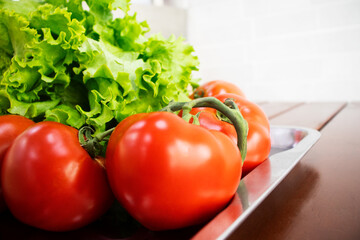 tomato and lettuce - 439080726