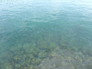 透き通る熱海サンビーチの海（静岡県熱海市）