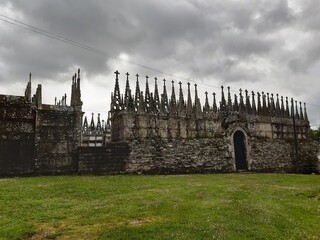 Obraz premium Fachada del cementerio neogótico de Goiriz en Vilalba, Galicia