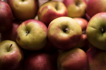 red and green apples