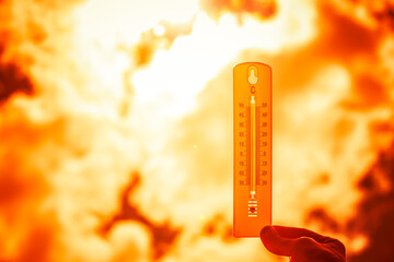 Thermometer bei Heissen Temperaturen vor Hintergrund
