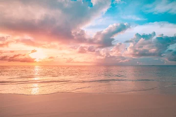 Foto auf Acrylglas Sonnenuntergang Nahaufnahme Meer Sandstrand. Panorama Strandlandschaft. Inspirieren Sie tropischen Strandmeerblickhorizont. Orange und goldener Sonnenuntergang Himmel Ruhe ruhige entspannende Sonnenlicht Sommerstimmung. Urlaubsreise-Feiertags-Banner