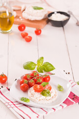 Rice cakes with milk flakes and tomato.