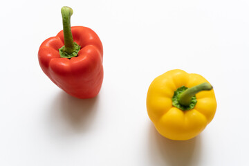 赤色や黄色のカラフルで新鮮なパプリカ