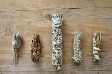 Smudge Sticks (Kräuterbündel) Weißer Salbei, Yerba Santa, Rosmarin, Blue Sage auf...