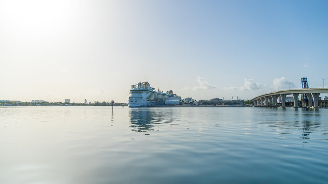 Cruise Ship docked in Biscayne Bay (1)