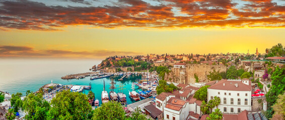 Fototapeta premium Beautiful view of the Antalya Kaleiçi Old town (Kaleici) in Antalya, Turkey