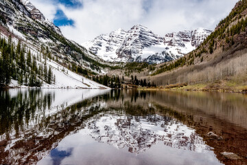 Fototapeta na wymiar Maroon Bells reflection with bad weather moving in