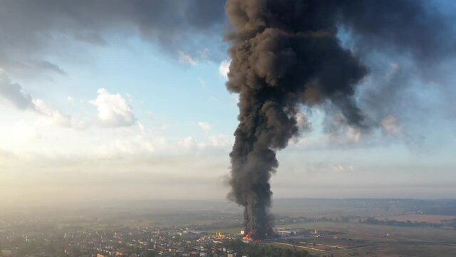 Pożar składowiska odpad&oacute;w