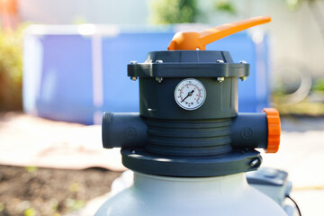 Pressure gauge measuring water pressure in a sand pump of an outdoor pool filtration system