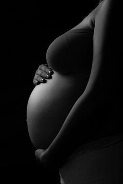 barriga de 8 meses de embarazo de perfil