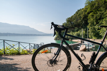 Vélo au lac du Bourget - obrazy, fototapety, plakaty