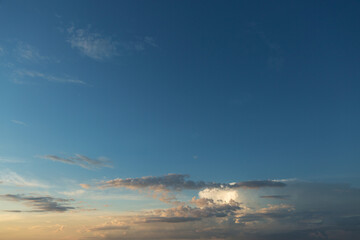 Obraz premium Beautiful atmospheric dramatic clouds in the evening at sunset.