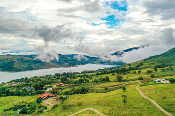 Lago Calima Valle del Cauca - Colombia 
