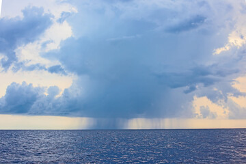Regen auf dem offenen Meer, Wolkenbruch