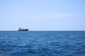 Containerschiff auf dem Meer