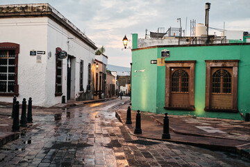 Fototapeta na wymiar Calles del centro histórico de la Ciudad de Querétaro colonial