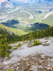 Obraz premium Stunning views of Banff National Park from Sulfur mountain ridge